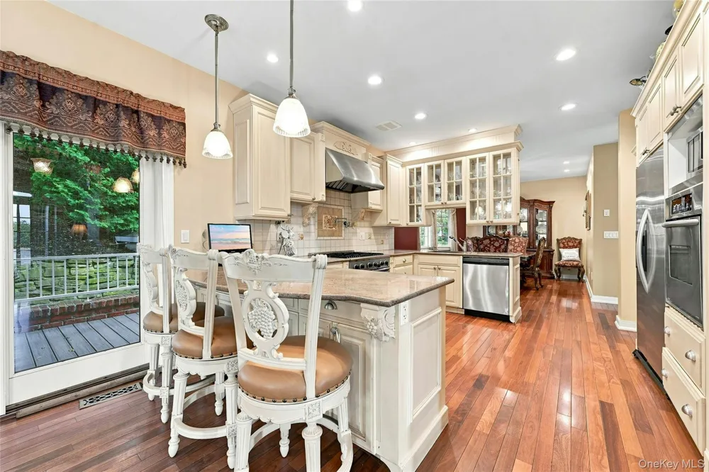 47 Shore Road Stony Brook, NY 11790