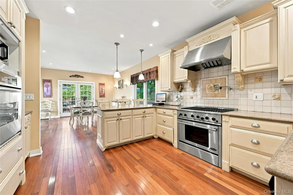 47 Shore Road Stony Brook, NY 11790