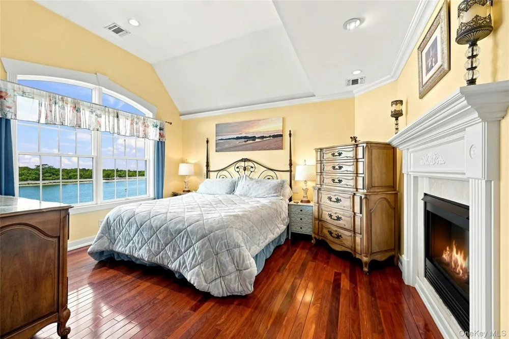 47 Shore Road Stony Brook, NY 11790