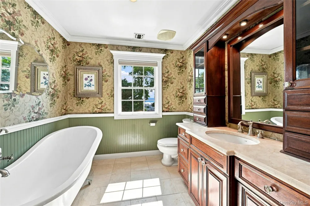 47 Shore Road Stony Brook, NY 11790