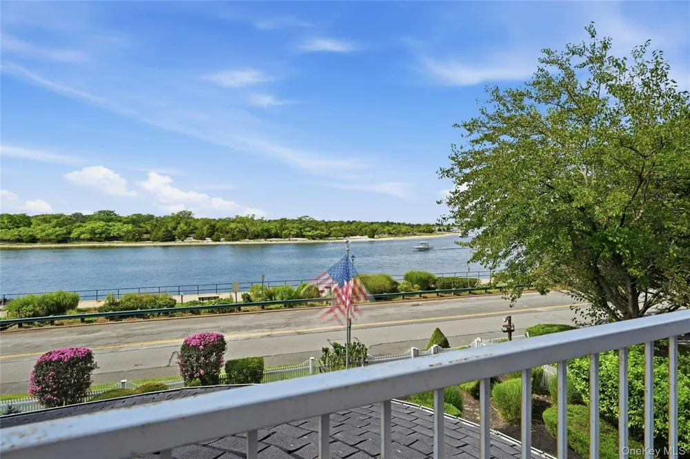 47 Shore Road Stony Brook, NY 11790
