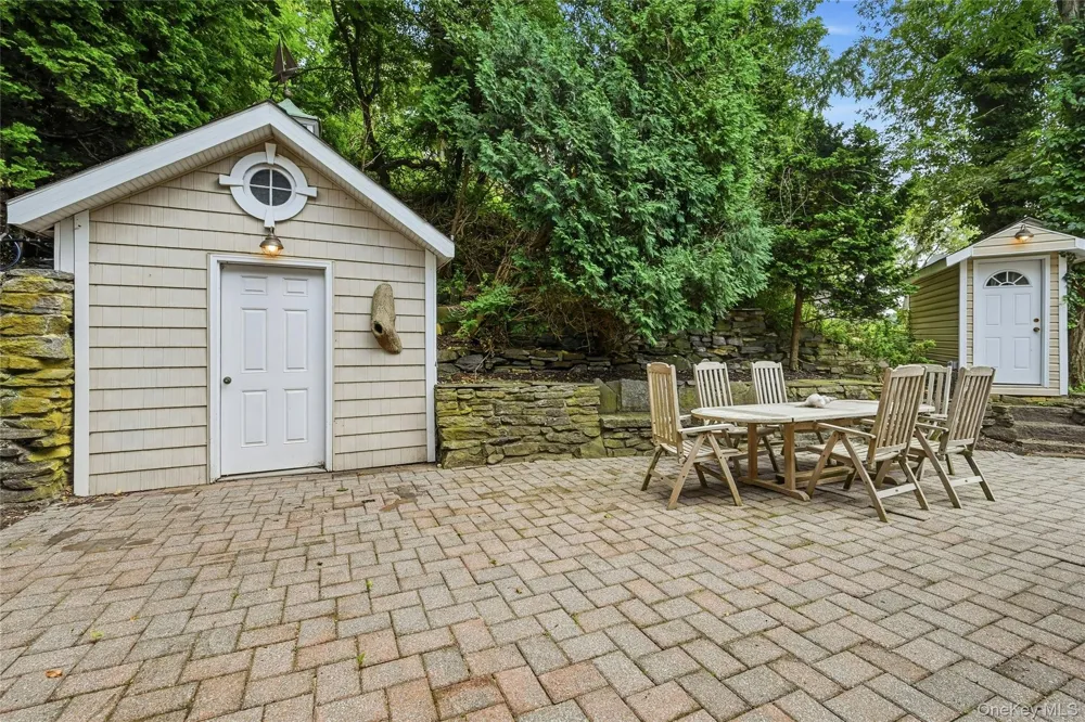 47 Shore Road Stony Brook, NY 11790