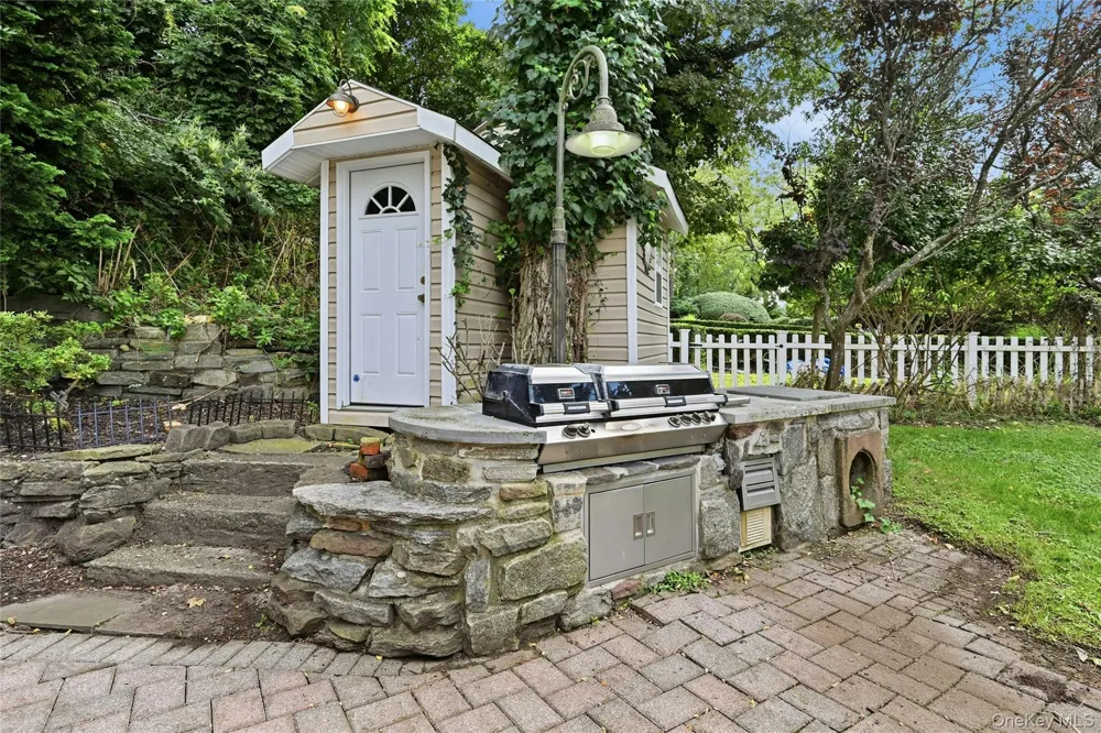 47 Shore Road Stony Brook, NY 11790
