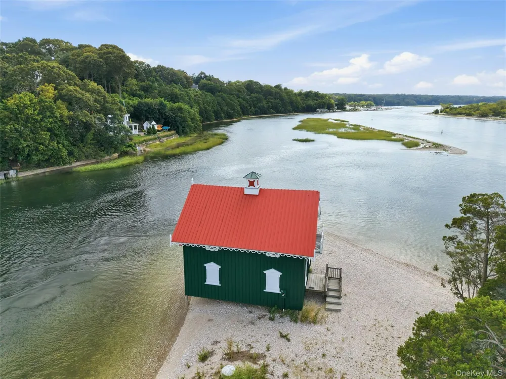 47 Shore Road Stony Brook, NY 11790