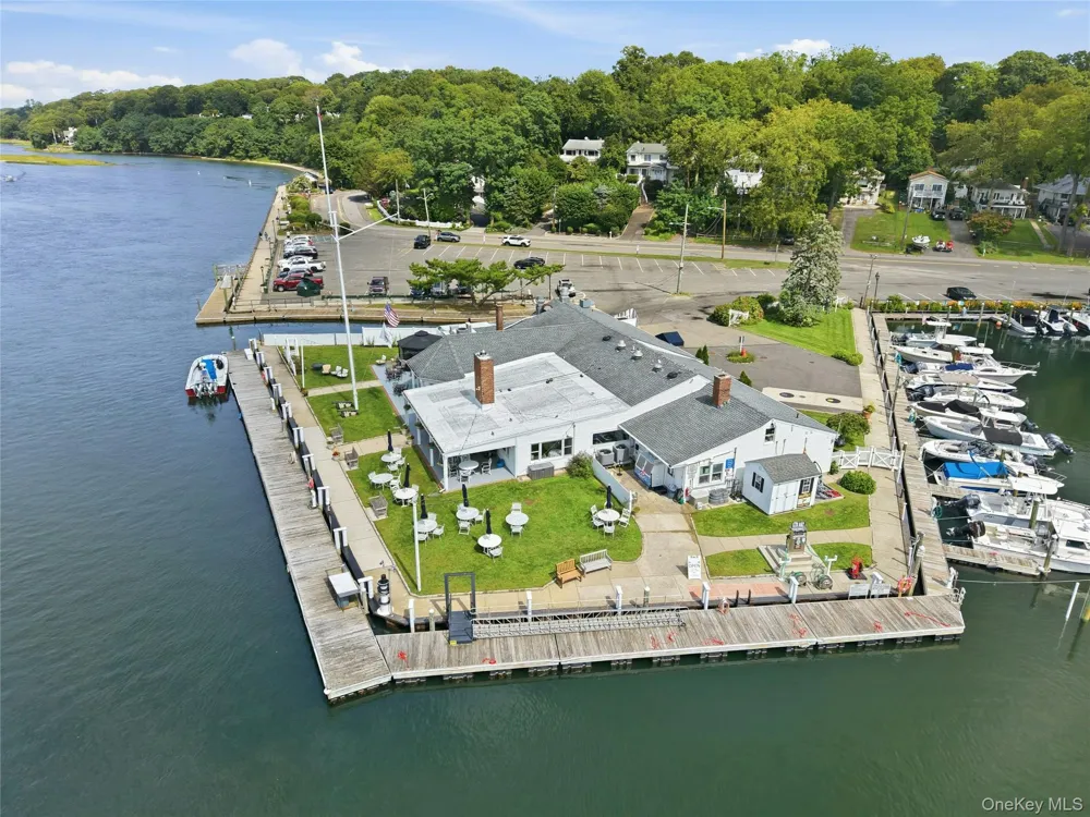 47 Shore Road Stony Brook, NY 11790