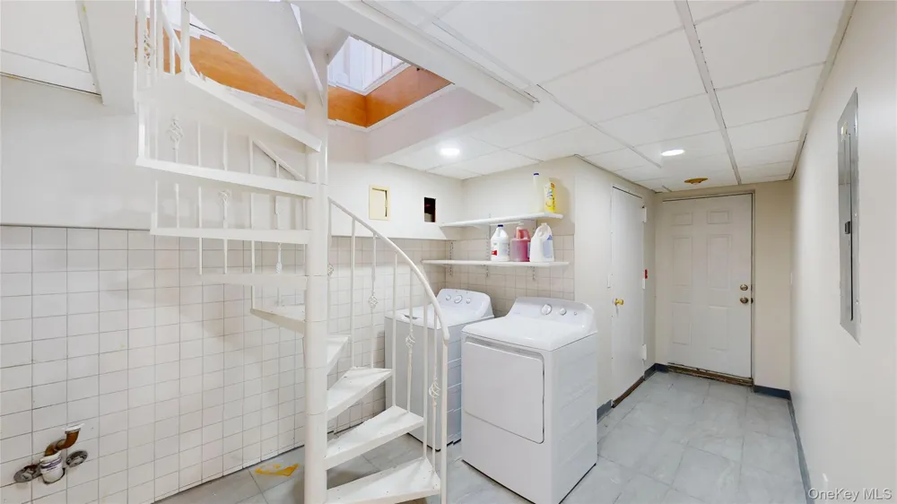 8309 25th Avenue East Elmhurst, NY 11370