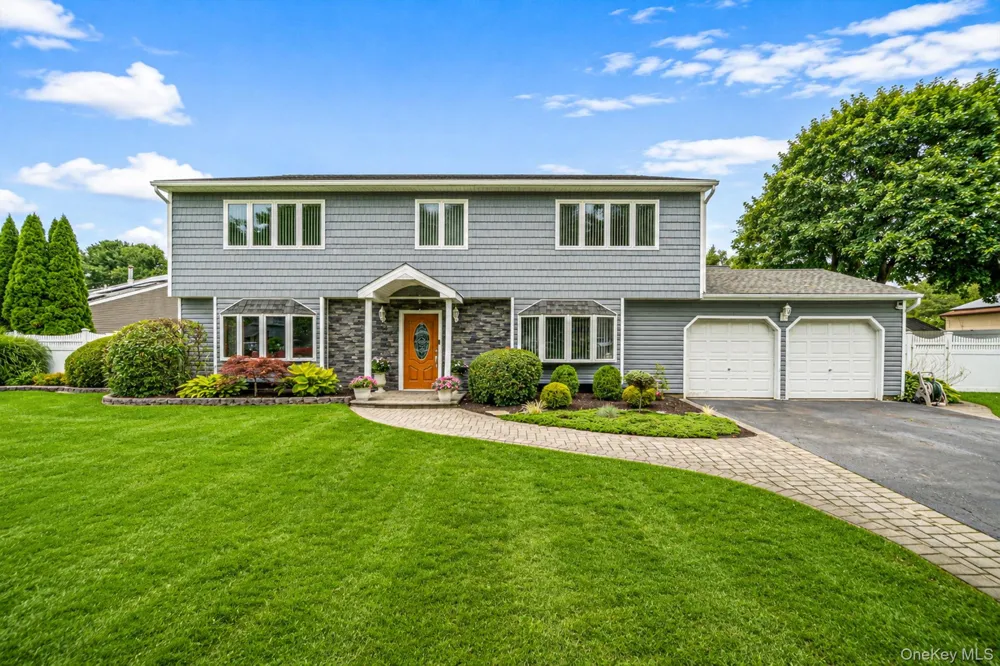 4 Loma Street Medford, NY 11763