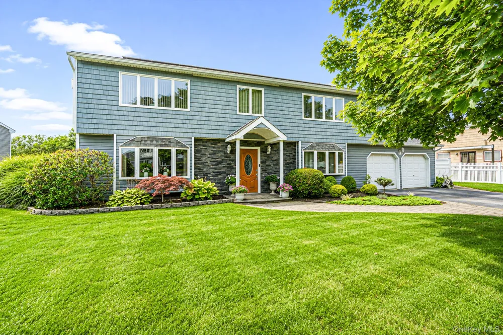 4 Loma Street Medford, NY 11763