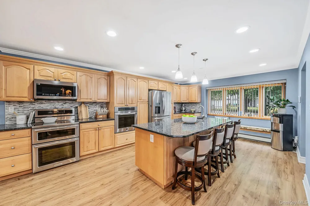 4 Loma Street Medford, NY 11763