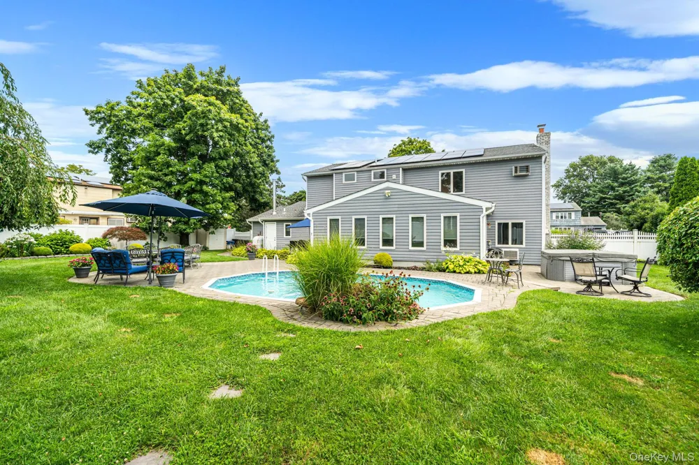 4 Loma Street Medford, NY 11763