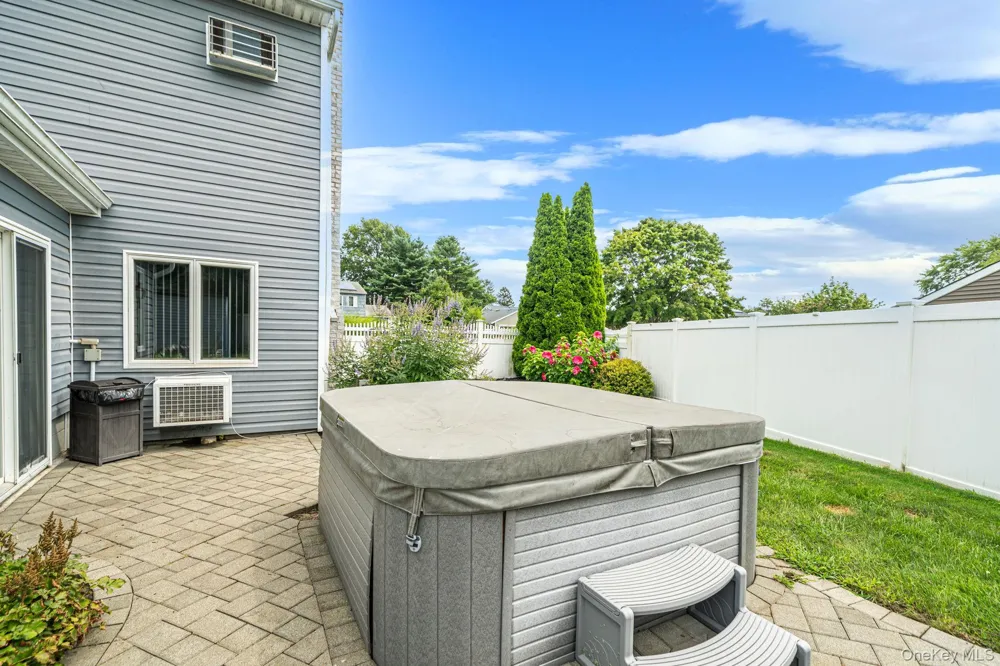 4 Loma Street Medford, NY 11763