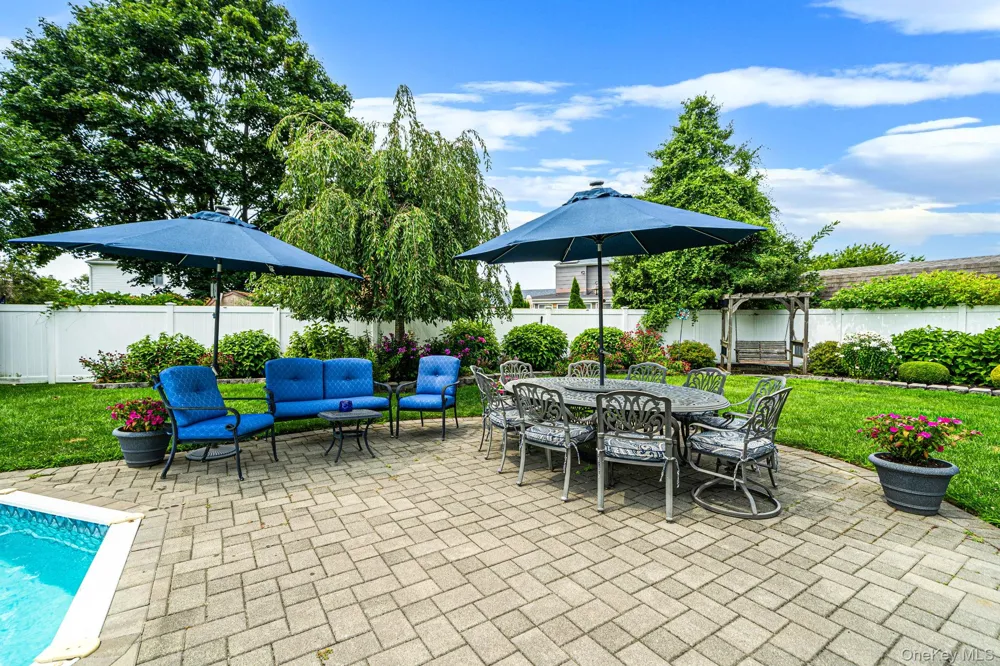 4 Loma Street Medford, NY 11763