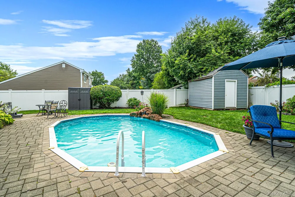 4 Loma Street Medford, NY 11763