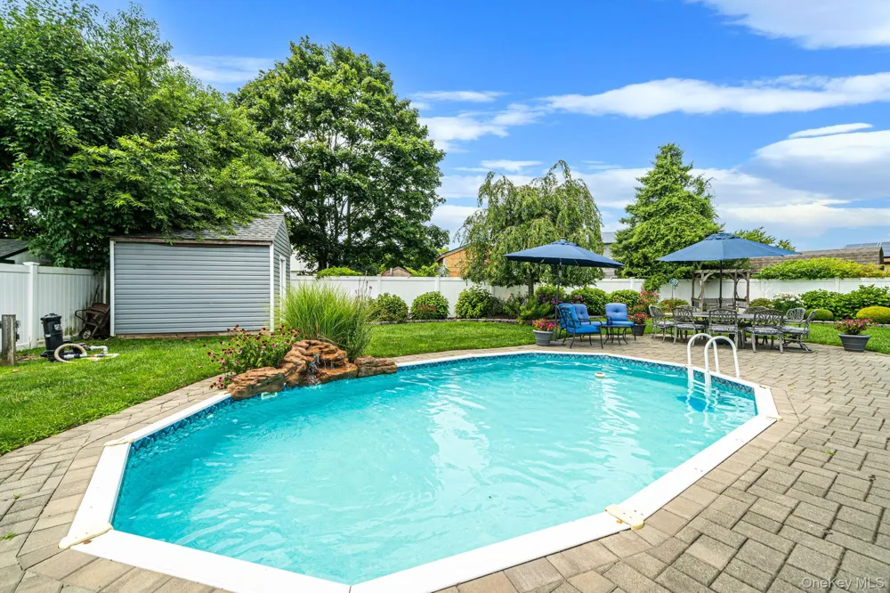 4 Loma Street Medford, NY 11763