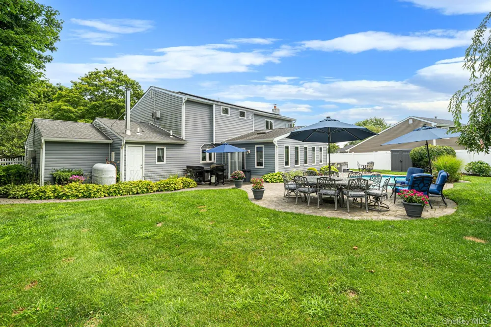 4 Loma Street Medford, NY 11763