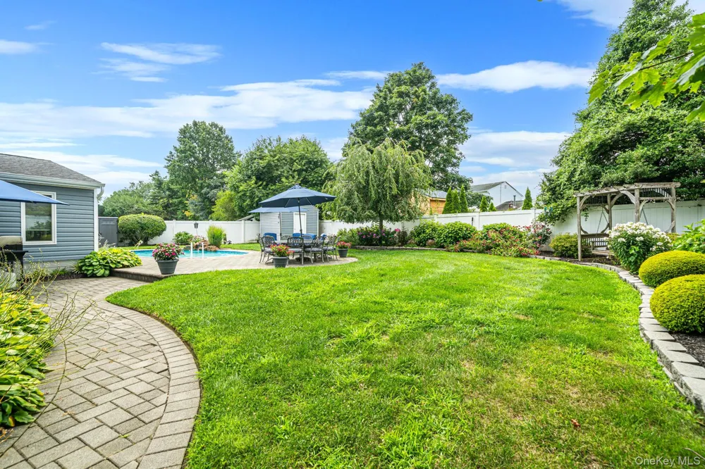 4 Loma Street Medford, NY 11763