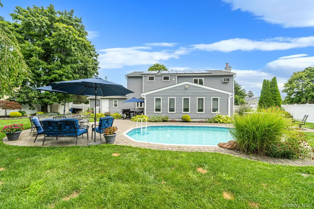 4 Loma Street Medford, NY 11763