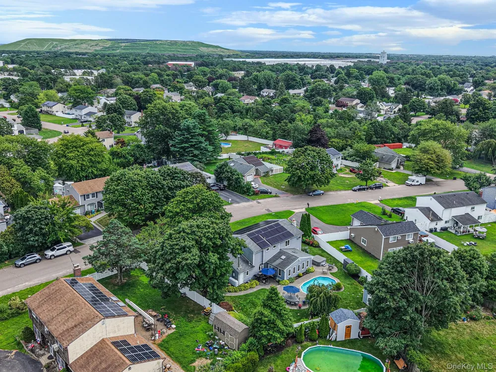 4 Loma Street Medford, NY 11763