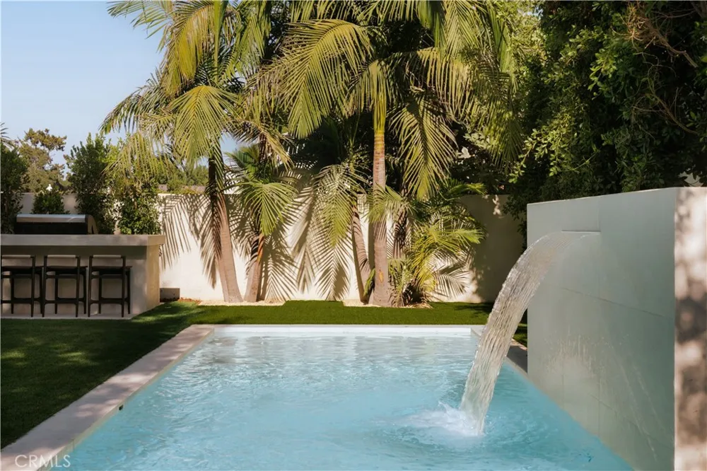 13218 Hesby Street Sherman Oaks, CA 91423