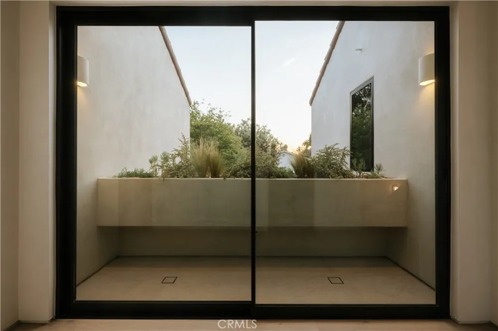 13218 Hesby Street Sherman Oaks, CA 91423