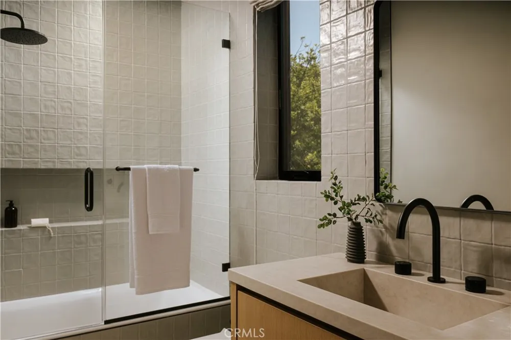 13218 Hesby Street Sherman Oaks, CA 91423