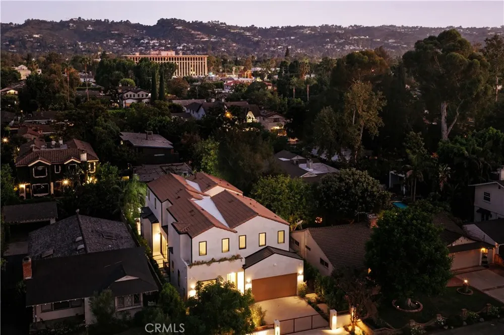 13218 Hesby Street Sherman Oaks, CA 91423