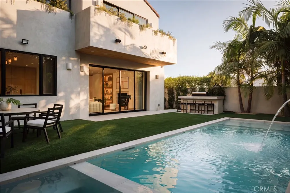 13218 Hesby Street Sherman Oaks, CA 91423