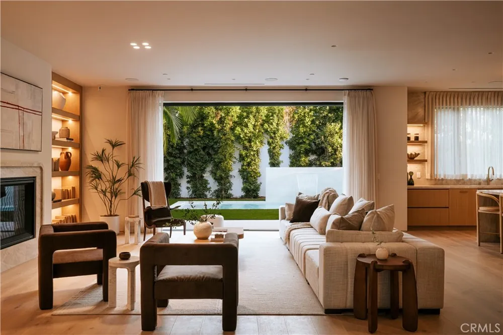 13218 Hesby Street Sherman Oaks, CA 91423
