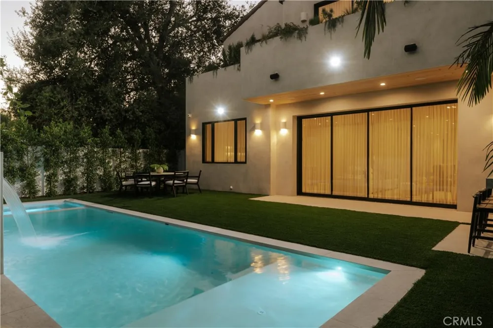 13218 Hesby Street Sherman Oaks, CA 91423