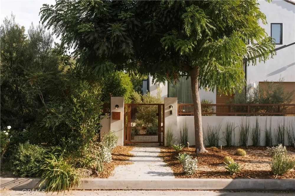 13218 Hesby Street Sherman Oaks, CA 91423