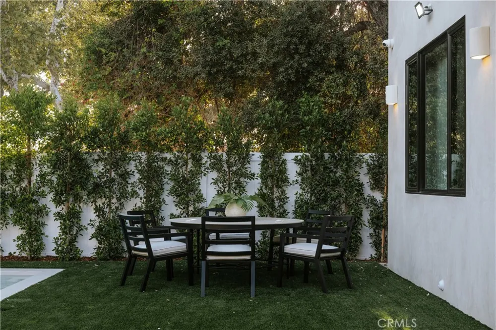13218 Hesby Street Sherman Oaks, CA 91423