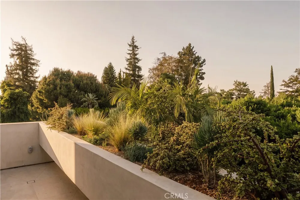 13218 Hesby Street Sherman Oaks, CA 91423