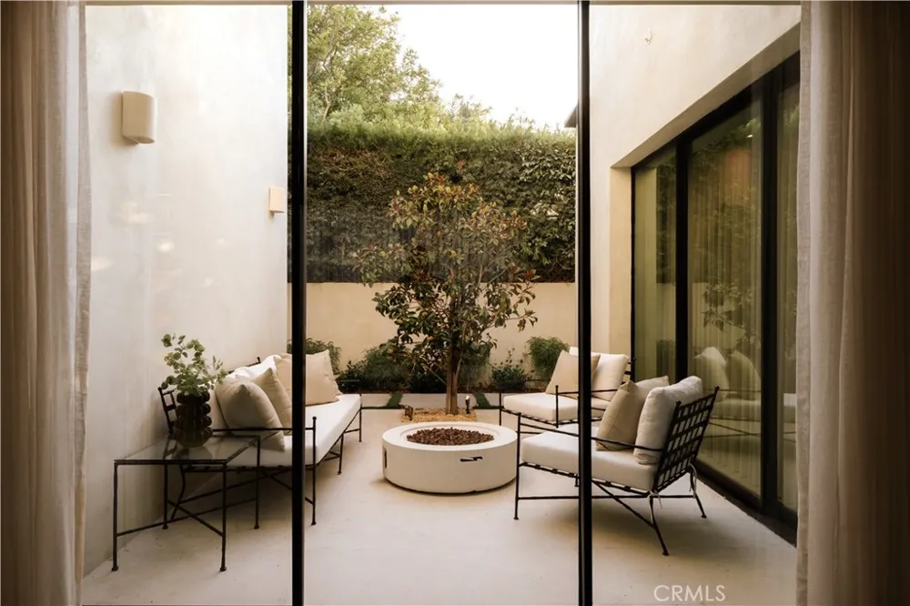 13218 Hesby Street Sherman Oaks, CA 91423