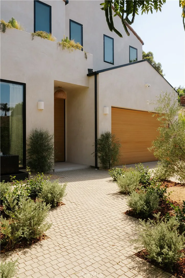 13218 Hesby Street Sherman Oaks, CA 91423