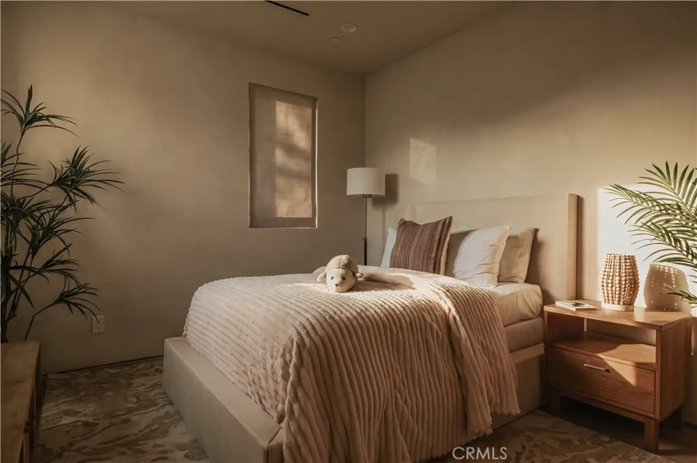 13218 Hesby Street Sherman Oaks, CA 91423