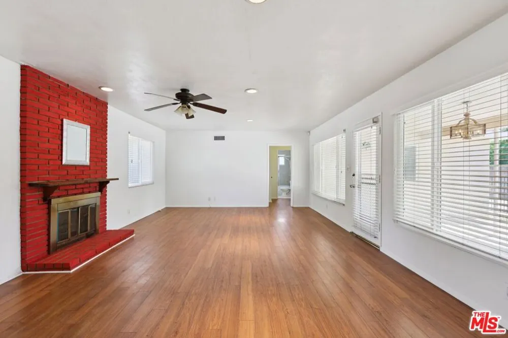 6727 Orion Avenue Van Nuys, CA 91406