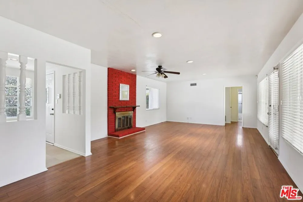 6727 Orion Avenue Van Nuys, CA 91406