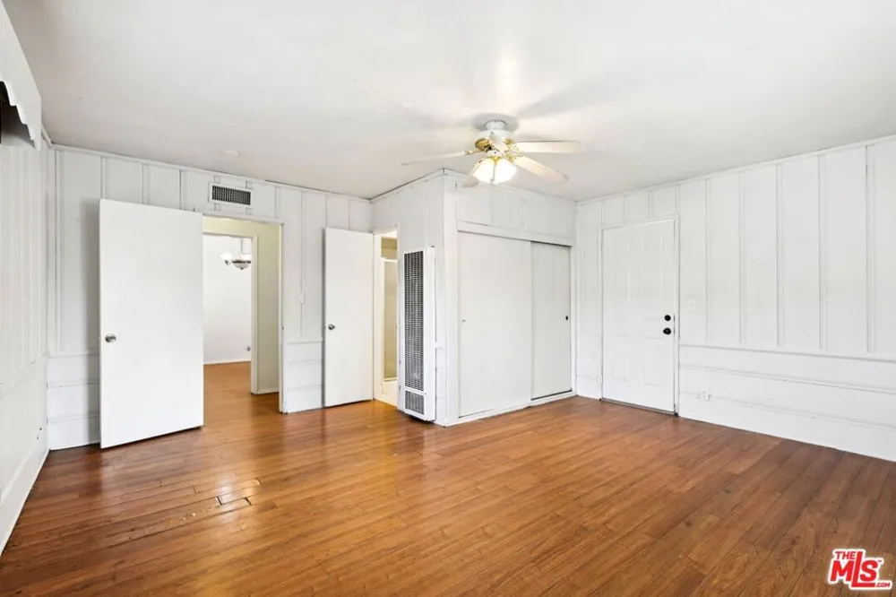 6727 Orion Avenue Van Nuys, CA 91406