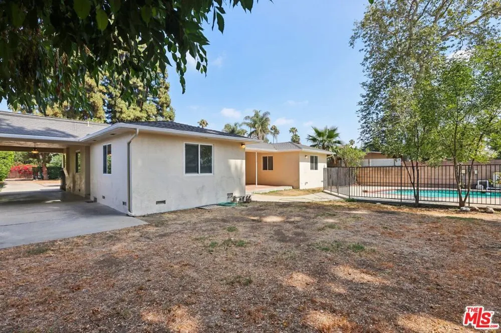 6727 Orion Avenue Van Nuys, CA 91406