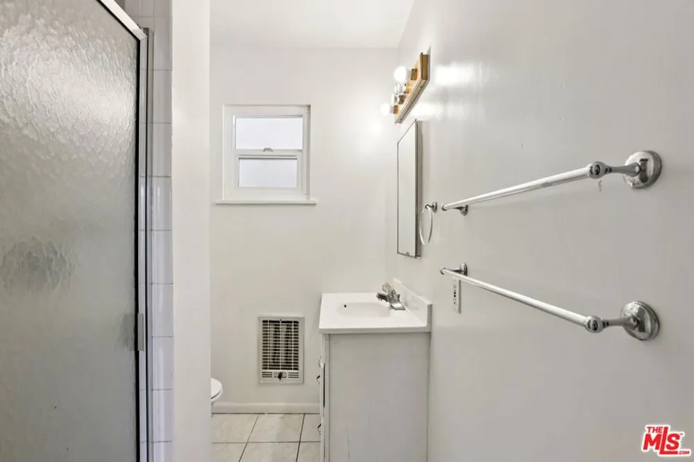 6727 Orion Avenue Van Nuys, CA 91406