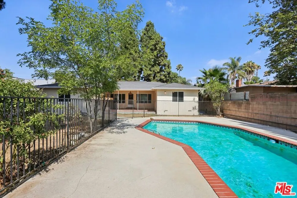 6727 Orion Avenue Van Nuys, CA 91406