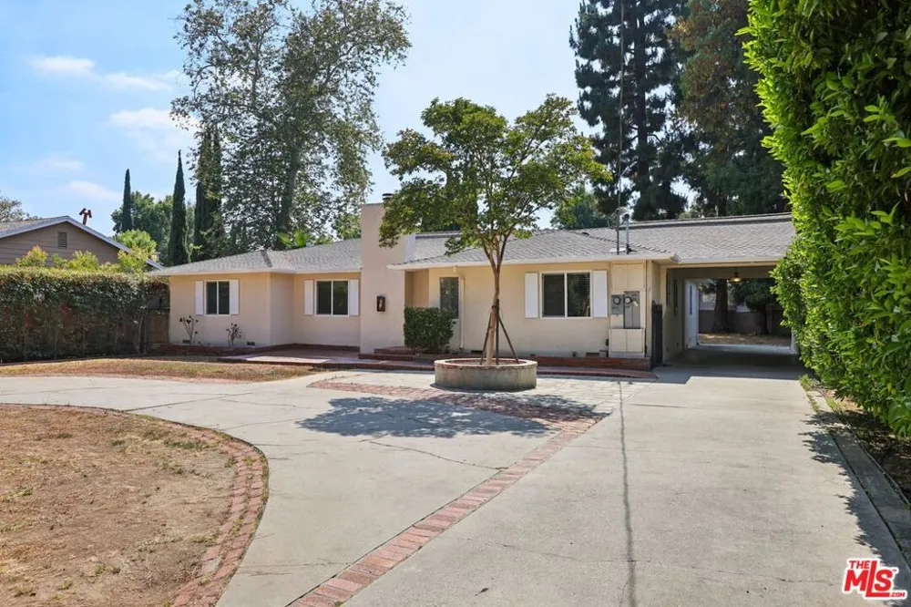 6727 Orion Avenue Van Nuys, CA 91406
