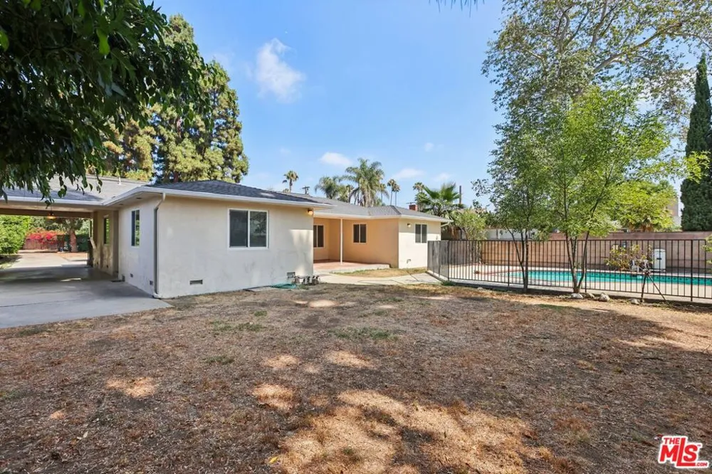 6727 Orion Avenue Van Nuys, CA 91406