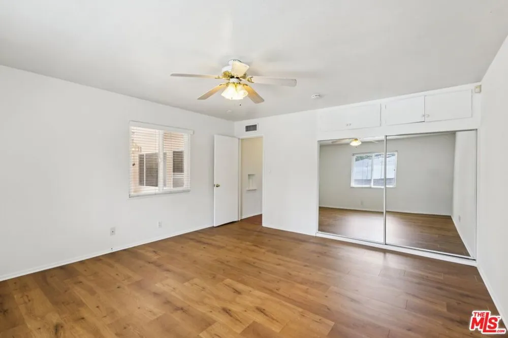 6727 Orion Avenue Van Nuys, CA 91406