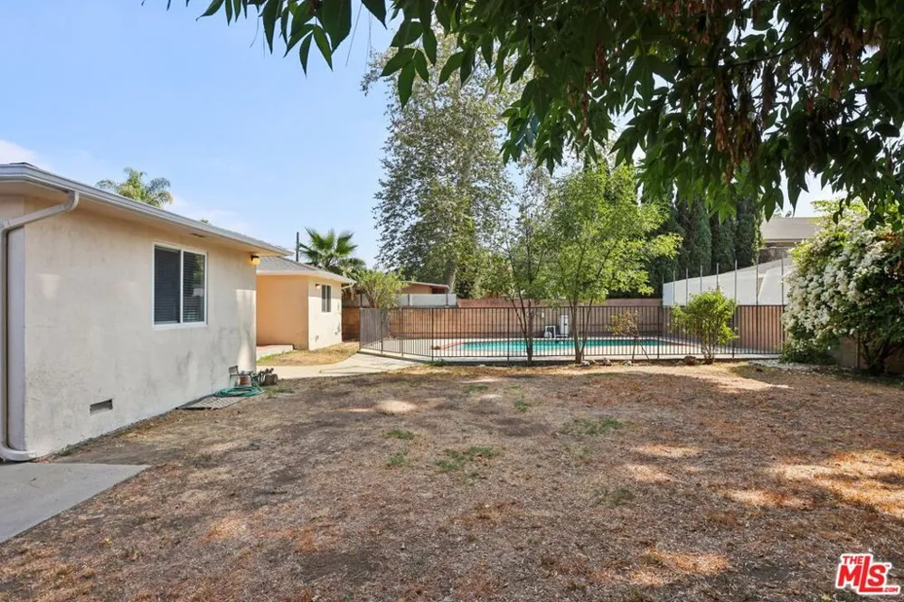 6727 Orion Avenue Van Nuys, CA 91406