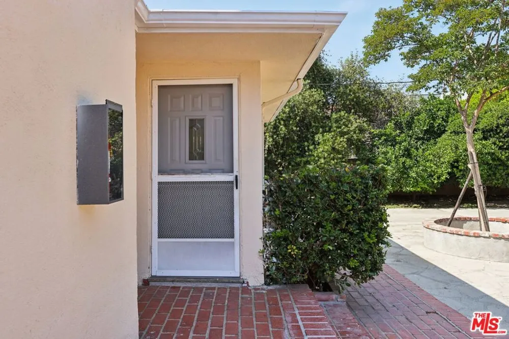 6727 Orion Avenue Van Nuys, CA 91406