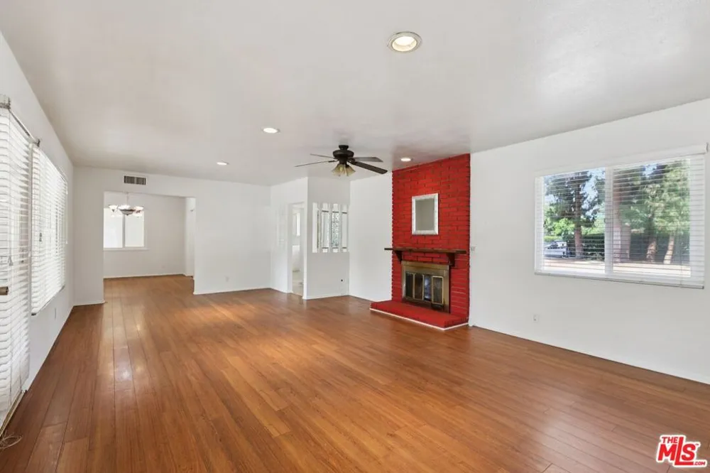 6727 Orion Avenue Van Nuys, CA 91406