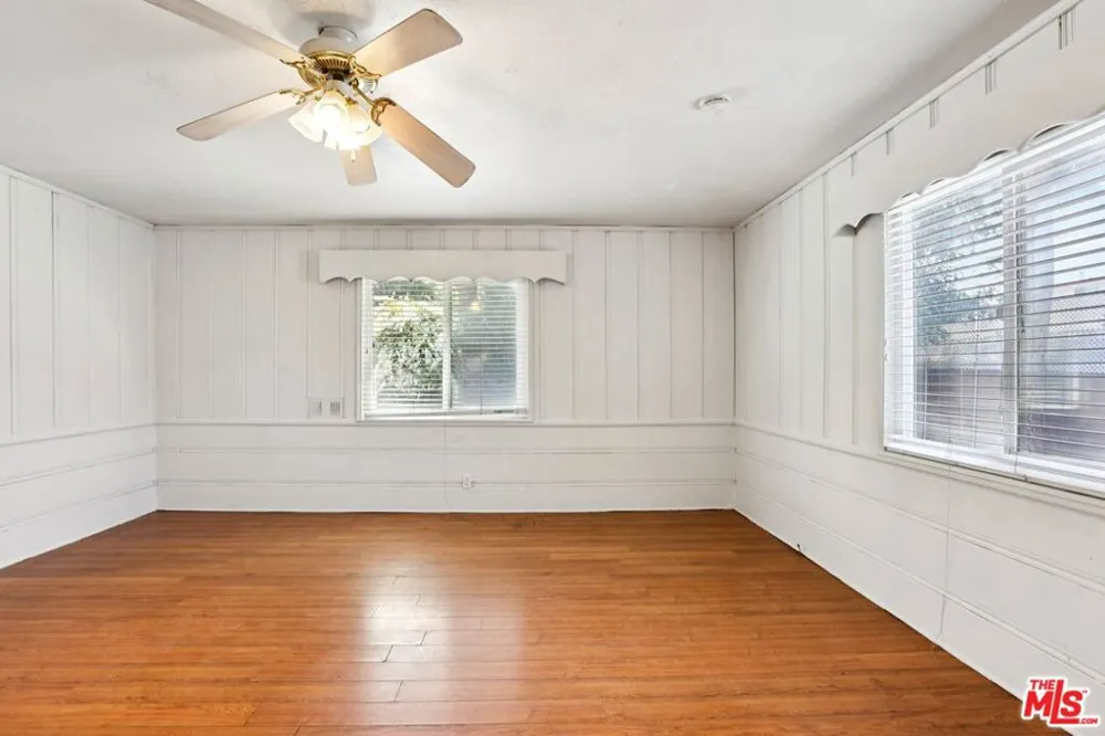 6727 Orion Avenue Van Nuys, CA 91406