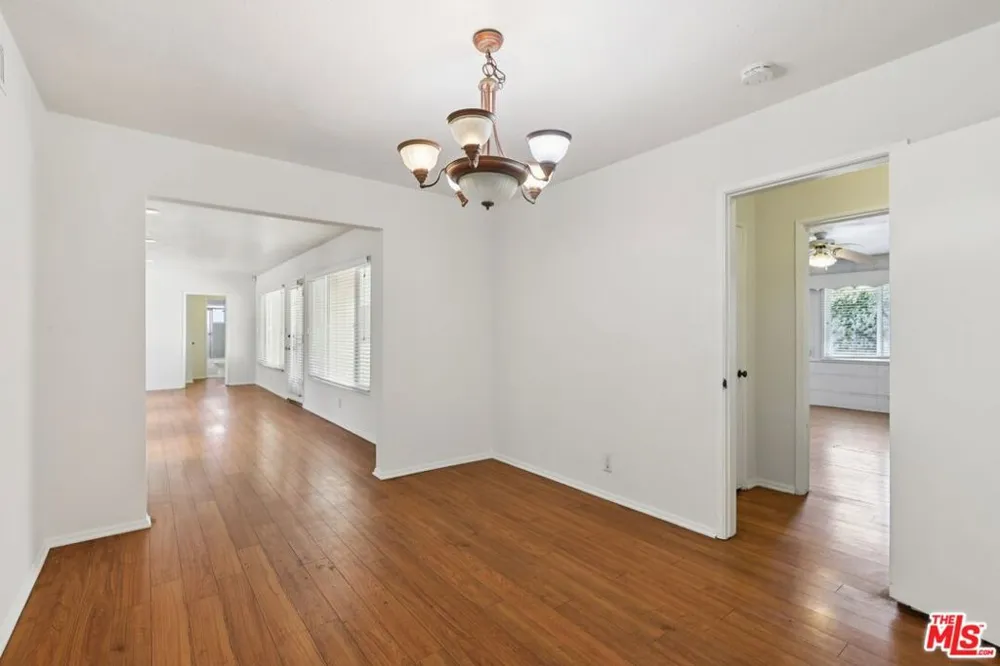 6727 Orion Avenue Van Nuys, CA 91406