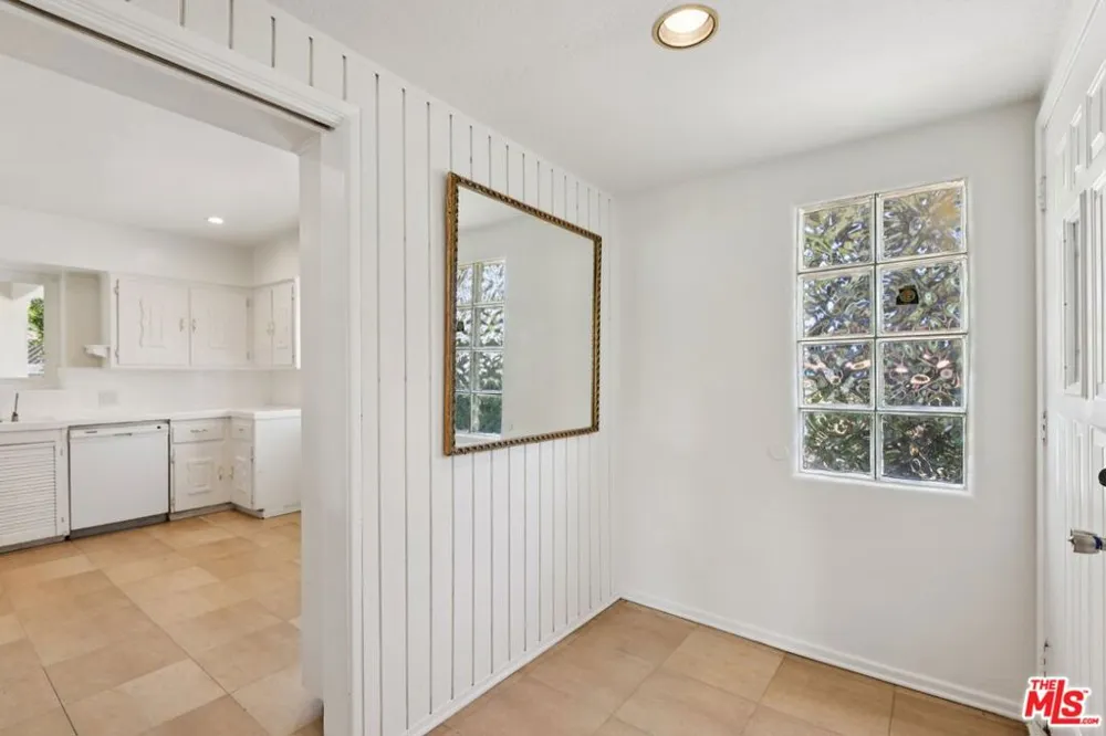 6727 Orion Avenue Van Nuys, CA 91406